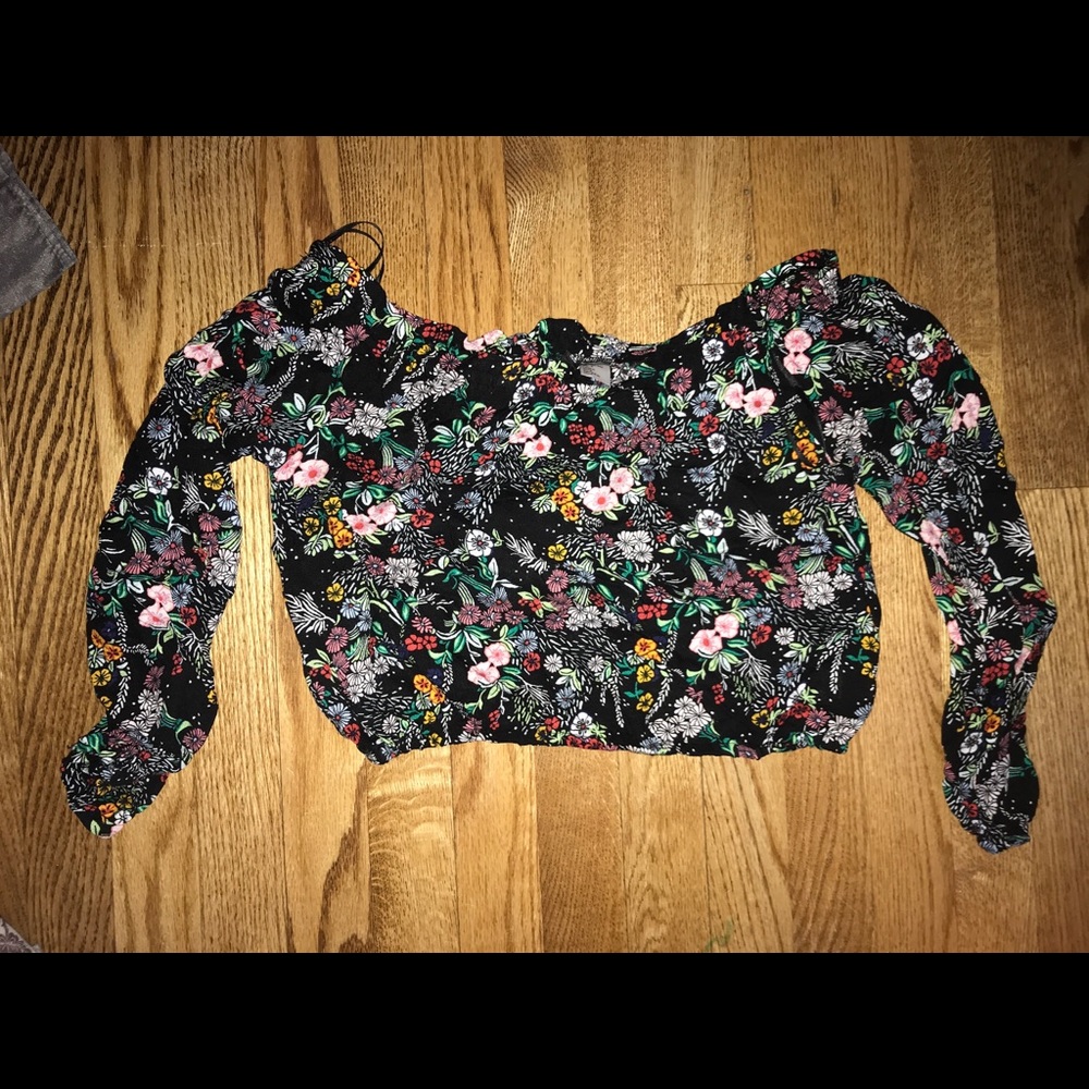 Off the shoulder long sleeve crop top